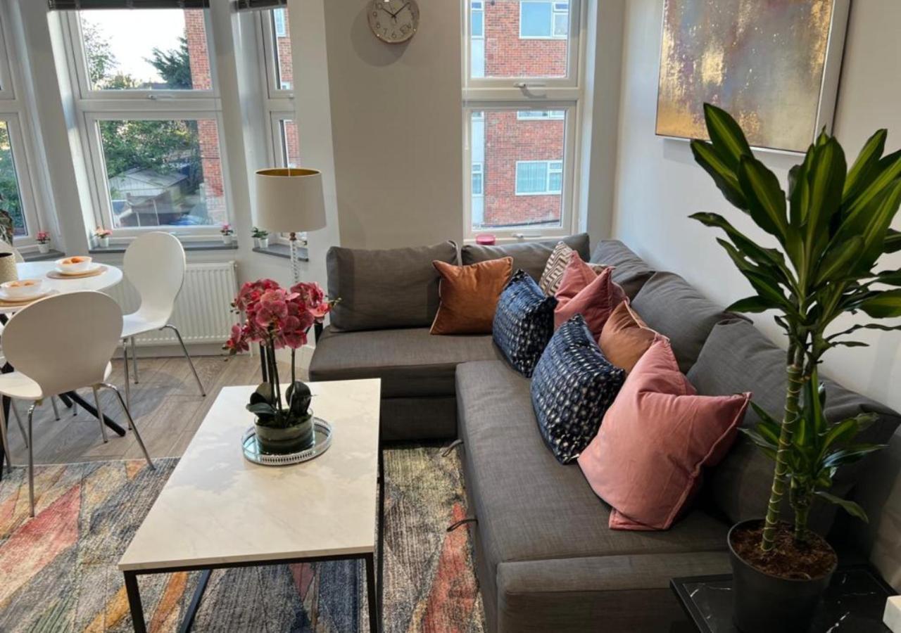 Aisiki Apartments At Stanhope Road, North Finchley, Airconditioned Multiple 2 Or 3-Bedroom, Pet-Friendly Duplex Flats, King Or Twin Beds, Airconditioned & Free Wi-Fi Εξωτερικό φωτογραφία