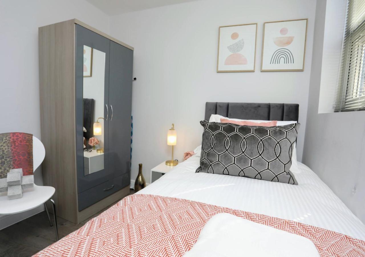 Aisiki Apartments At Stanhope Road, North Finchley, Airconditioned Multiple 2 Or 3-Bedroom, Pet-Friendly Duplex Flats, King Or Twin Beds, Airconditioned & Free Wi-Fi Εξωτερικό φωτογραφία
